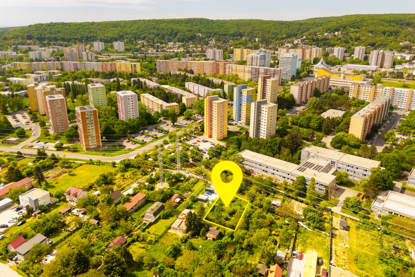 Rovinatá záhrada 874 m² v Bratislave – Dúbravka