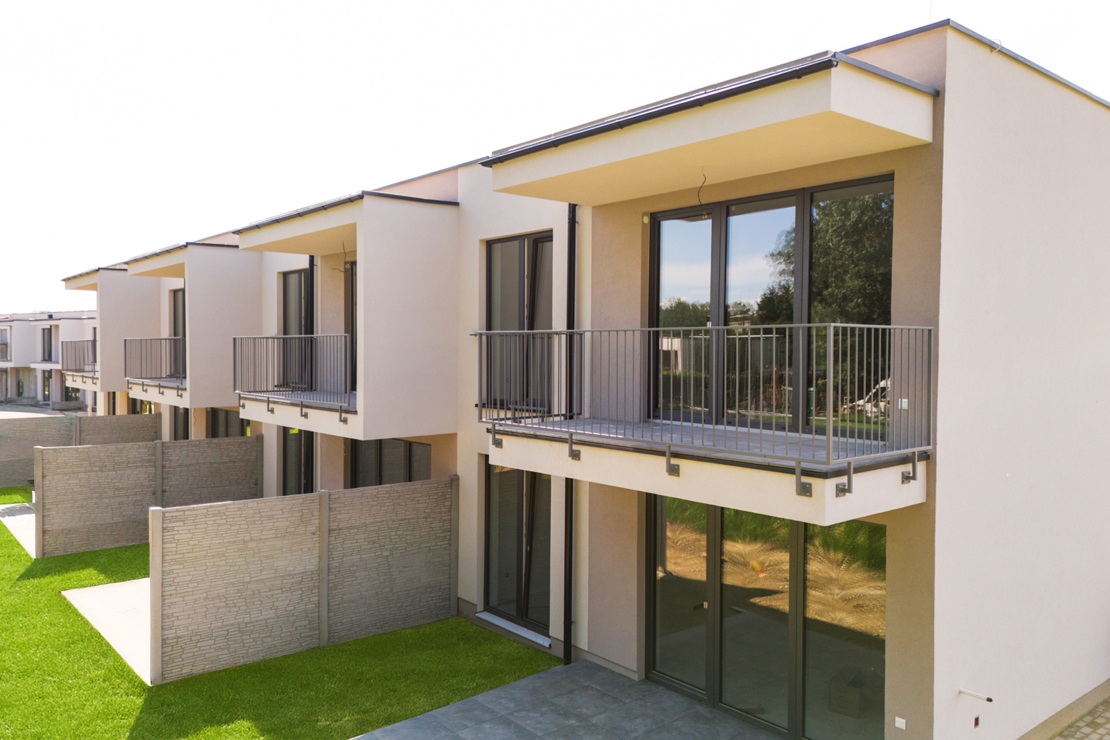 Na predaj skolaudovaný 3-izbový byt s vlastnou záhradou vo Veľkom Orvišti