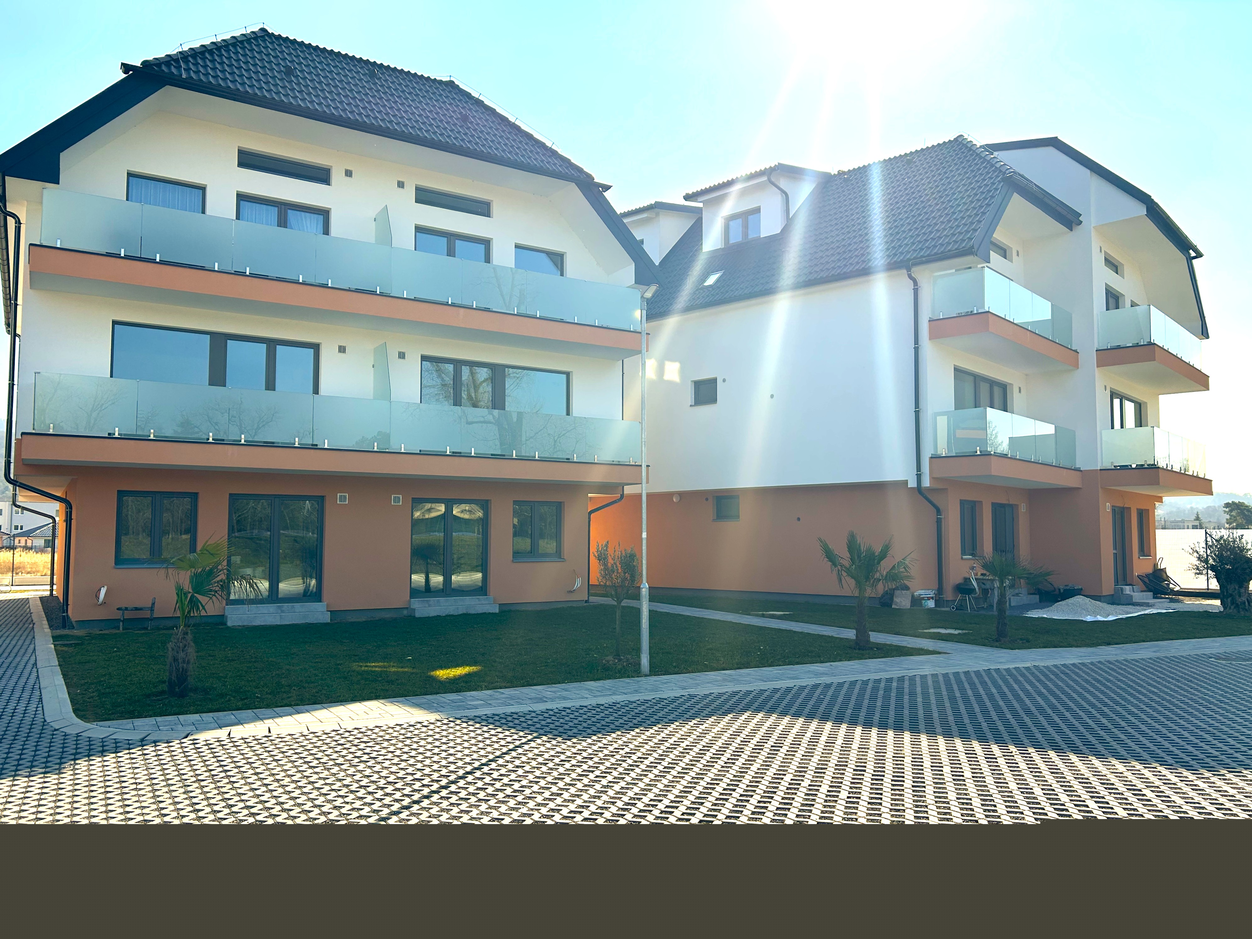 Novostavba 2-i bytu pri Váhu s výhľadom na Kúpeľný ostrov