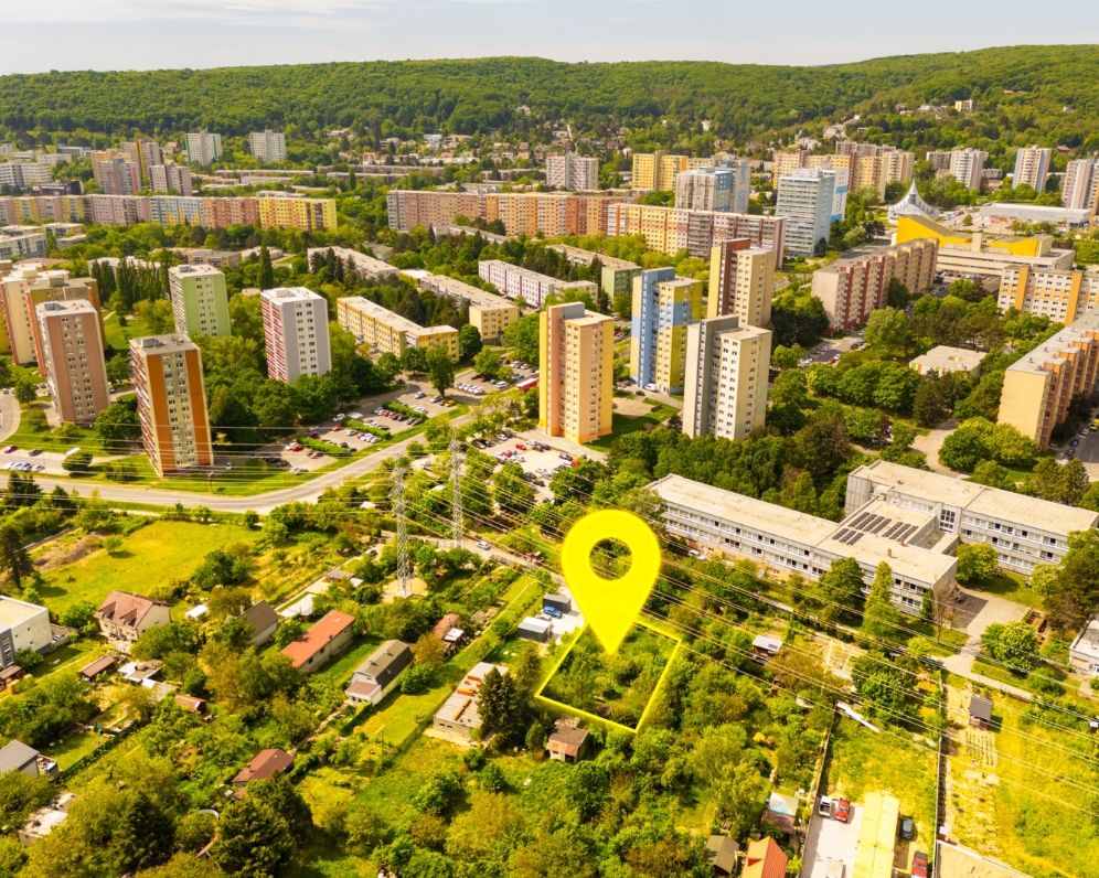 Rovinatá záhrada 874 m² v Bratislave – Dúbravka